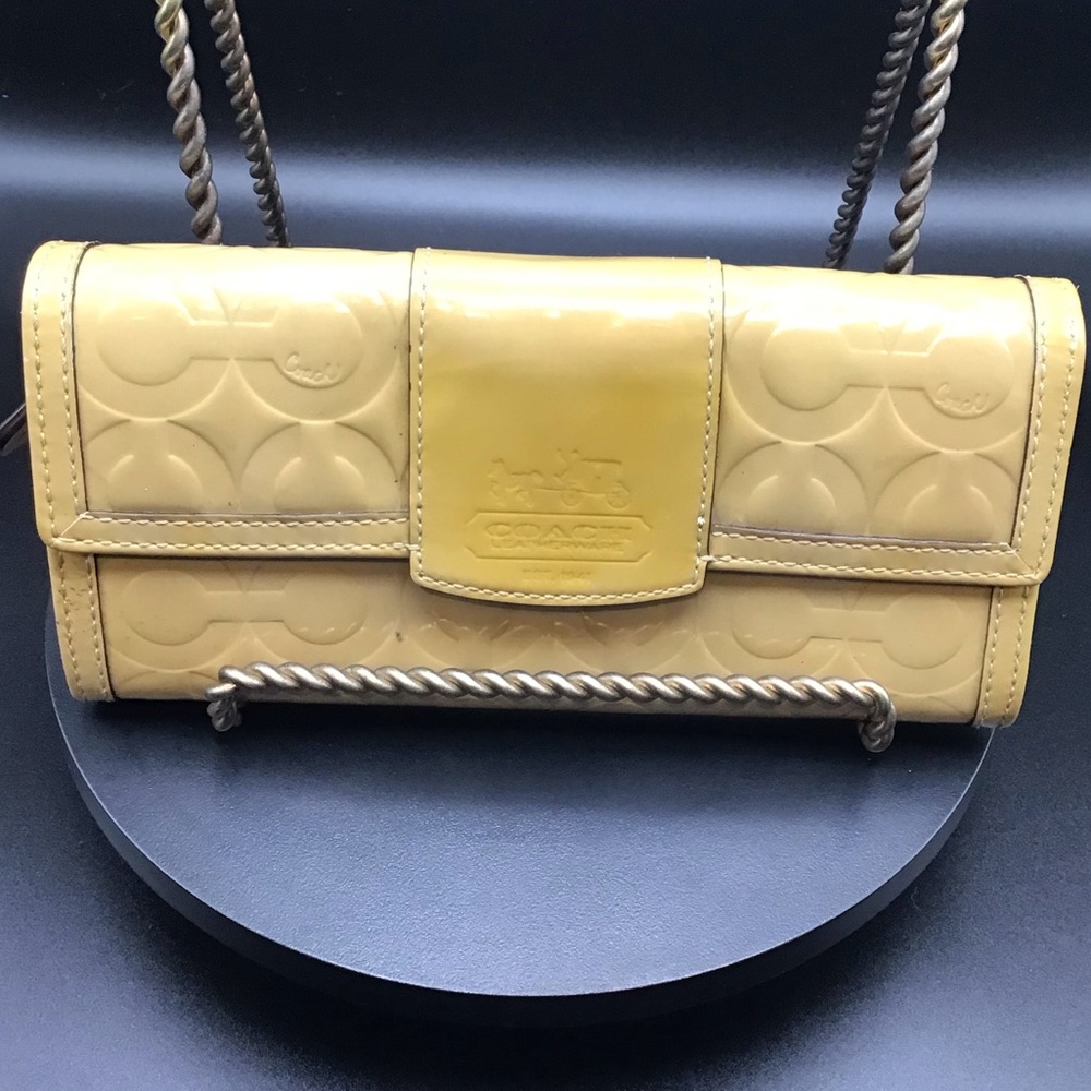 COACH PENELOPE EMBOSSED BEIGE SIGNATURE SLIM ENVELOPE PATENT LEATHER
